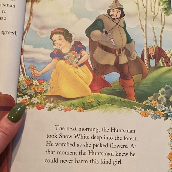 Snow White Book - Picture 5 of 6